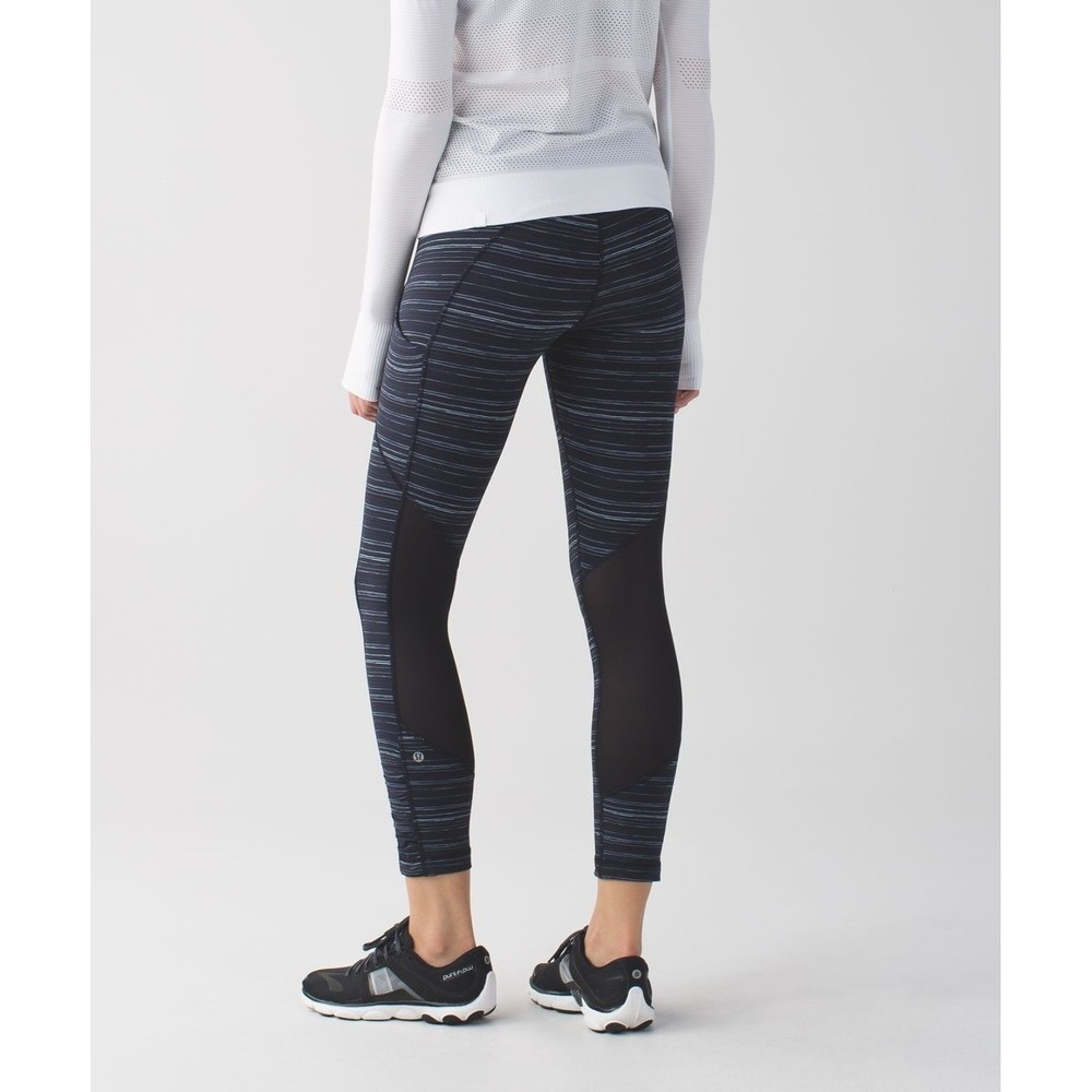 Lululemon Speed Crop Cyber Stripe Size 6 Naval Blue‎ Black Leggings Women